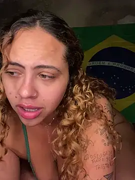 Chloe Leaozinho online show from 06-20-26, 01:52