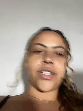 Chloe Leaozinho online show from 07-29-26, 10:52