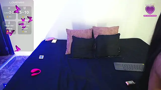 Dahiana Le online show from 11-13-25, 06:29