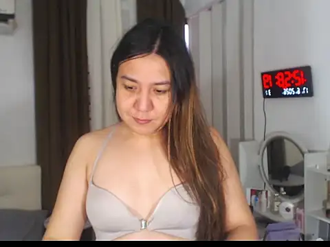 stellahugeX online show from 06-17-26, 04:59