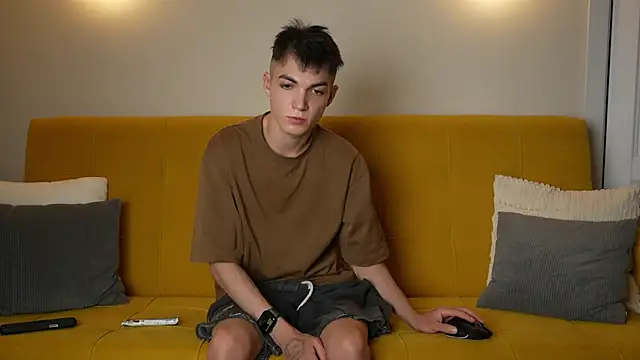 Snapshot of MattyandAiden chatting on 06-16-26, 04:09 MattyandAiden online show from 06-16-26, 04:09