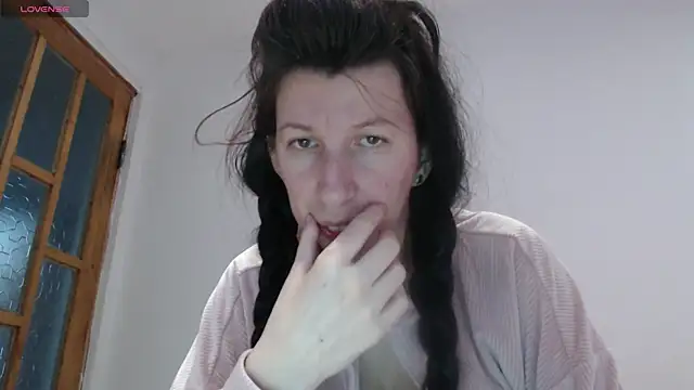 Snapshot of RosieHayes chatting on 03-24-26, 11:15 RosieHayes online show from 03-24-26, 11:15