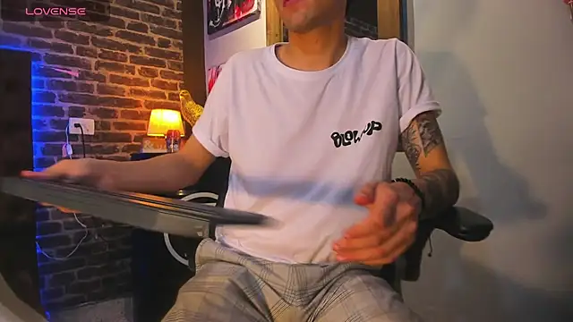 Matteo12  online show from 10-06-25, 02:42