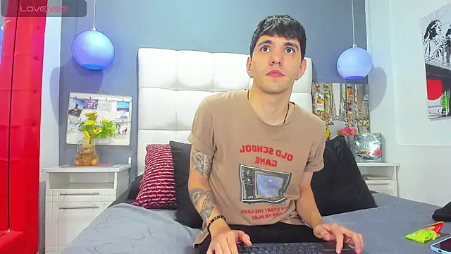 Matteo12  online show from 10-27-25, 02:59