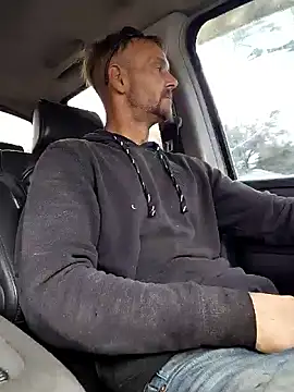 Snapshot of Hungwell1515 chatting on 02-16-26, 09:11 Hungwell1515 online show from 02-16-26, 09:11