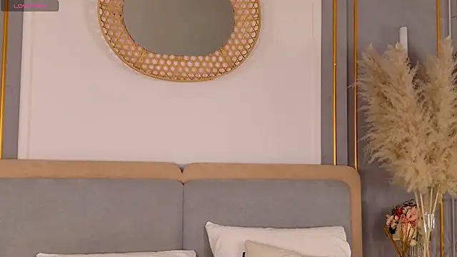 LanaElise online show from 11-25-25, 05:18