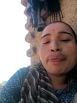 Hot raaani online show from 12-18-25, 07:14