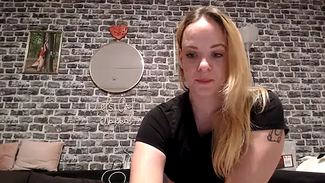 Snapshot of SexyMilf_37 chatting on 04-09-26, 08:58 SexyMilf 37 online show from 04-09-26, 08:58