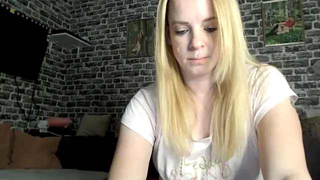 Snapshot of SexyMilf_37 chatting on 04-12-26, 08:03 SexyMilf 37 online show from 04-12-26, 08:03