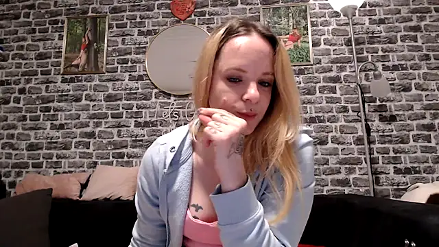 Snapshot of SexyMilf_37 chatting on 04-25-26, 08:50 SexyMilf 37 online show from 04-25-26, 08:50