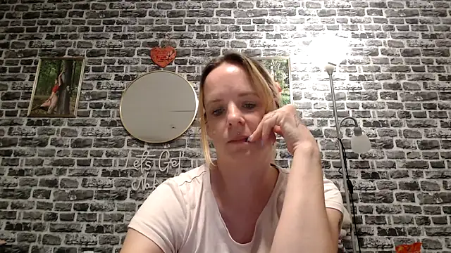 Snapshot of SexyMilf_37 chatting on 04-29-26, 08:48 SexyMilf 37 online show from 04-29-26, 08:48