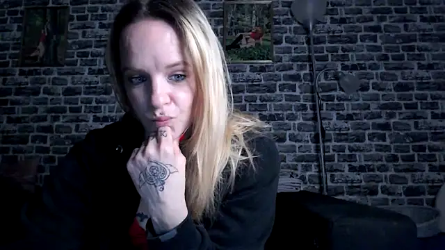 Snapshot of SexyMilf_37 chatting on 05-11-26, 08:39 SexyMilf 37 online show from 05-11-26, 08:39