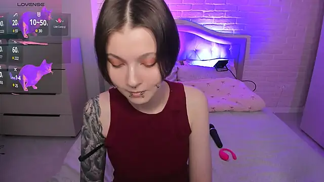 Snapshot of MiraVelle chatting on 07-19-26, 07:28 MiraVelle online show from 07-19-26, 07:28
