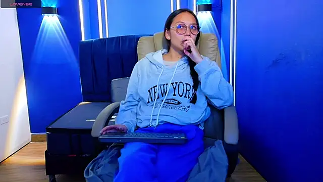 Snapshot of katalina07_1 chatting on 06-05-26, 05:07 katalina07 1 online show from 06-05-26, 05:07