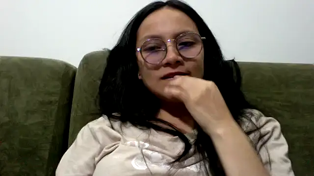 Snapshot of katalina07_1 chatting on 07-08-26, 12:04 katalina07 1 online show from 07-08-26, 12:04