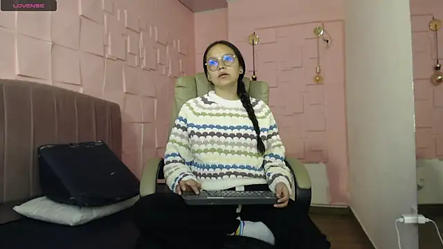 Snapshot of katalina07_1 chatting on 07-09-26, 06:34 katalina07 1 online show from 07-09-26, 06:34