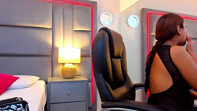 GabyMoreau online show from 01-18-26, 01:26