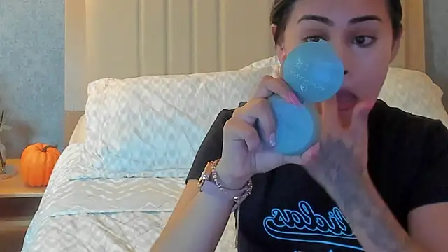 Emilly Beaumont online show from 10-14-25, 11:44