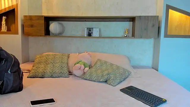 Emilly Beaumont online show from 04-14-26, 12:22