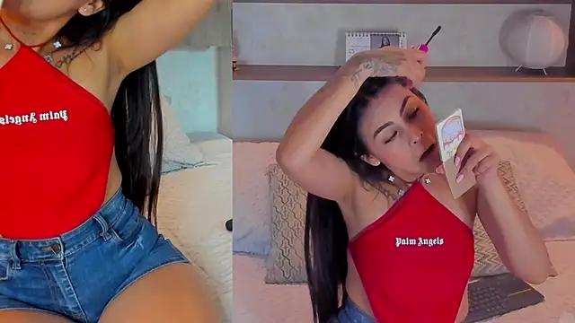Snapshot of Emilly_Beaumont chatting on 04-24-26, 02:08 Emilly Beaumont online show from 04-24-26, 02:08