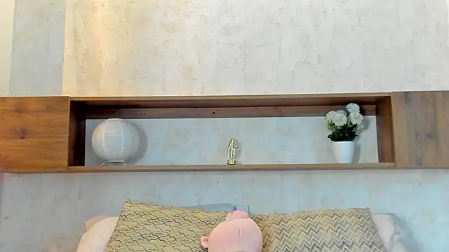 Snapshot of Emilly_Beaumont chatting on 05-25-26, 01:17 Emilly Beaumont online show from 05-25-26, 01:17