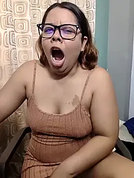Snapshot of saenz_eymi chatting on 05-02-26, 06:13 saenz eymi online show from 05-02-26, 06:13