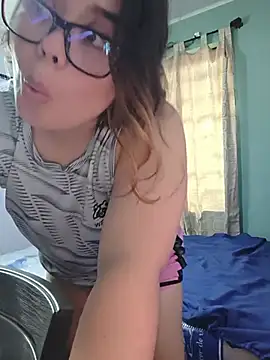 Snapshot of saenz_eymi chatting on 07-07-26, 04:00 saenz eymi online show from 07-07-26, 04:00