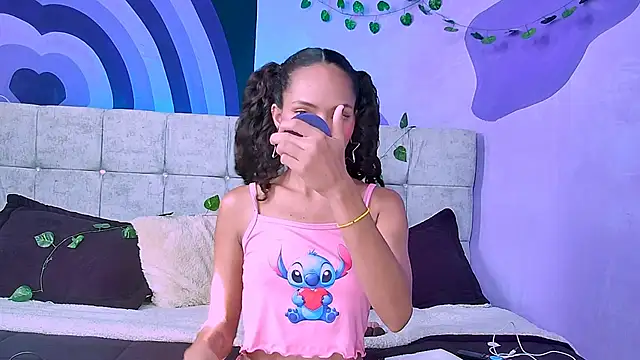 Karen Ariass online show from 11-21-25, 01:43