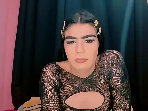 Snapshot of _crystal23_ chatting on 09-30-25, 11:32  crystal23  online show from 09-30-25, 11:32