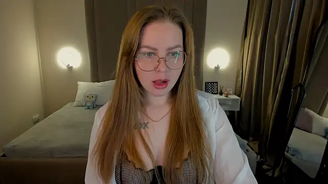 Snapshot of MikaBloom chatting on 10-02-25, 01:56 MikaBloom online show from 10-02-25, 01:56