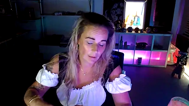 Mrs-Aurora online show from 10-10-25, 09:25