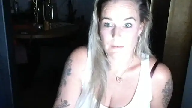 Mrs-Aurora online show from 04-15-26, 08:31