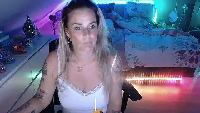 Mrs-Aurora online show from 05-06-26, 12:08