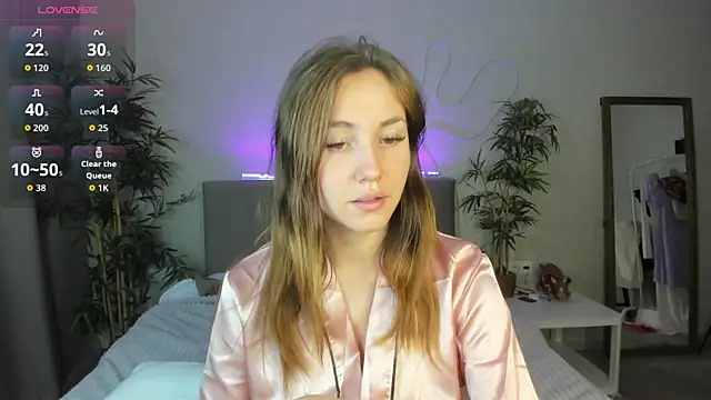 Snapshot of Luna_G0ld chatting on 10-10-25, 11:04 Luna G0ld online show from 10-10-25, 11:04
