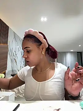 Snapshot of DollyBrowncc chatting on 06-19-26, 02:27 DollyBrowncc online show from 06-19-26, 02:27