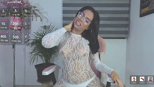 Snapshot of Queen_Morena chatting on 07-15-26, 01:55 Queen Morena online show from 07-15-26, 01:55