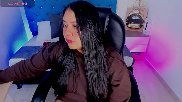 Snapshot of julieta_miller01 chatting on 09-19-25, 11:33 julieta miller01 online show from 09-19-25, 11:33