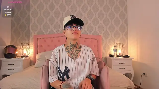 Snapshot of b3k_afrodict chatting on 10-14-25, 12:50 b3k afrodict online show from 10-14-25, 12:50