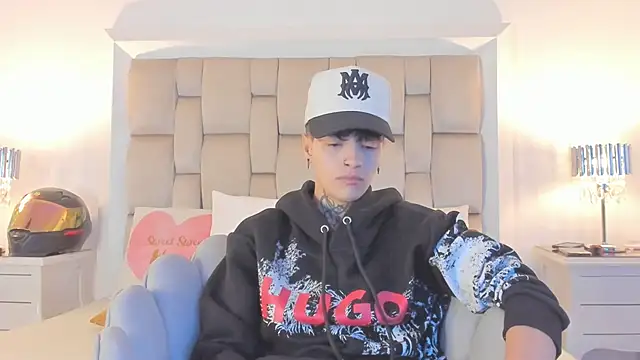 Snapshot of b3k_afrodict chatting on 10-15-25, 11:54 b3k afrodict online show from 10-15-25, 11:54