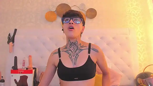 Snapshot of b3k_afrodict chatting on 10-25-25, 03:58 b3k afrodict online show from 10-25-25, 03:58