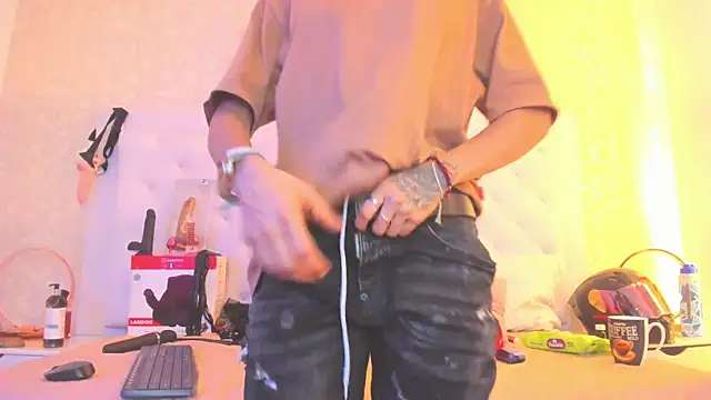 Snapshot of b3k_afrodict chatting on 10-27-25, 03:43 b3k afrodict online show from 10-27-25, 03:43