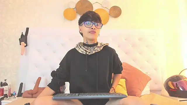 Snapshot of b3k_afrodict chatting on 10-29-25, 03:53 b3k afrodict online show from 10-29-25, 03:53