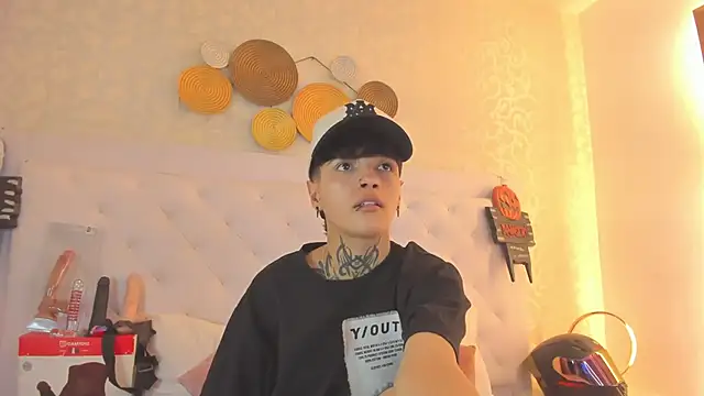 Snapshot of b3k_afrodict chatting on 10-31-25, 03:40 b3k afrodict online show from 10-31-25, 03:40