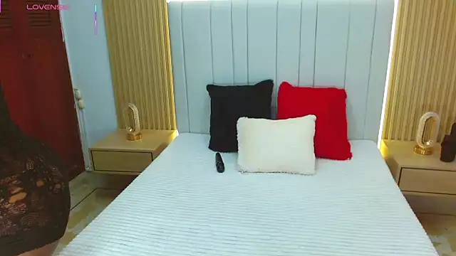 WildScarlet online show from 10-20-25, 01:11