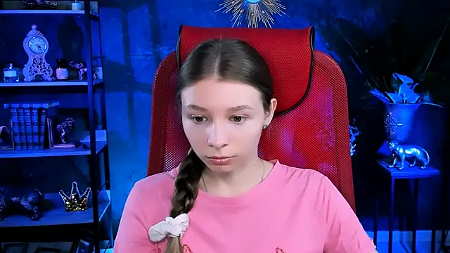 Snapshot of JulieDaniel chatting on 09-26-25, 04:16 JulieDaniel online show from 09-26-25, 04:16