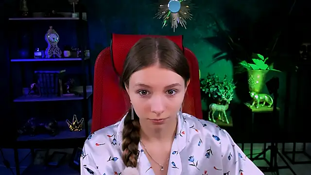 Snapshot of JulieDaniel chatting on 10-15-25, 08:25 JulieDaniel online show from 10-15-25, 08:25