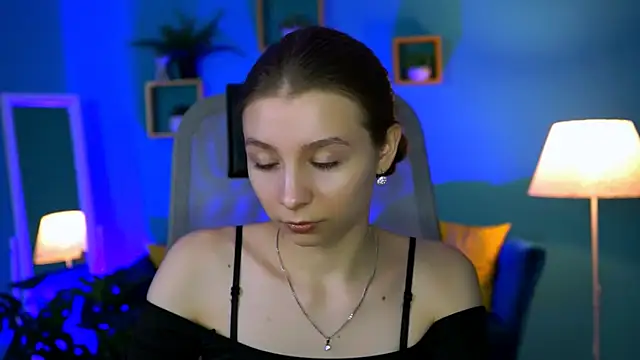 Snapshot of JulieDaniel chatting on 10-24-25, 04:20 JulieDaniel online show from 10-24-25, 04:20