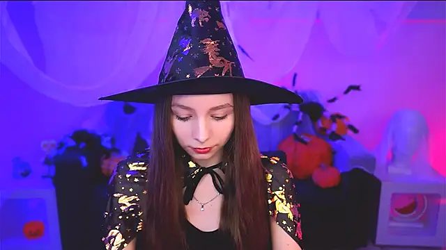 Snapshot of JulieDaniel chatting on 10-27-25, 05:11 JulieDaniel online show from 10-27-25, 05:11