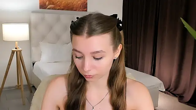 Snapshot of JulieDaniel chatting on 10-29-25, 08:16 JulieDaniel online show from 10-29-25, 08:16