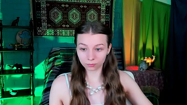 Snapshot of JulieDaniel chatting on 11-13-25, 08:24 JulieDaniel online show from 11-13-25, 08:24